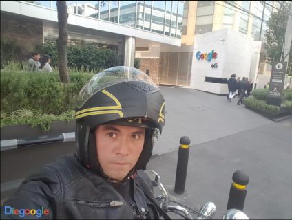 Afuera oficinas de Google México - Diego Nissin - Diegoogle